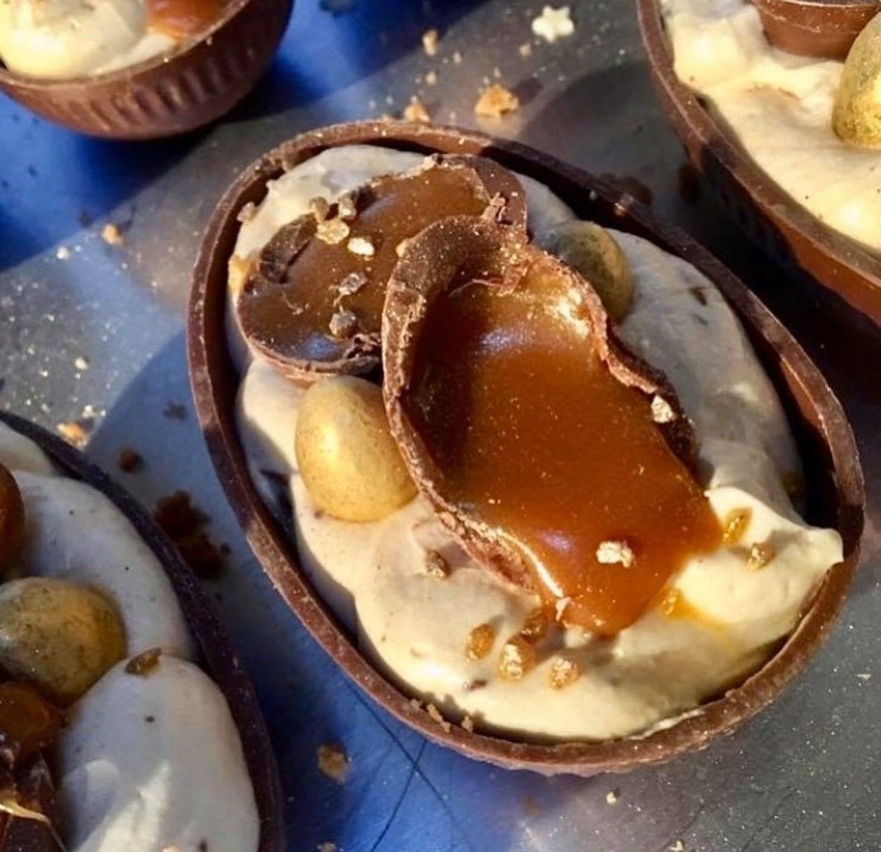 Dairy Milk Caramel Cheesecake Egg TreatyPie